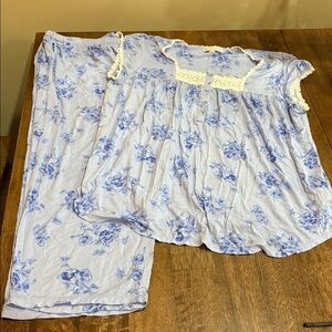 Eileen West pajama set. XL. Cropped. Soft. Has a Flaw.
